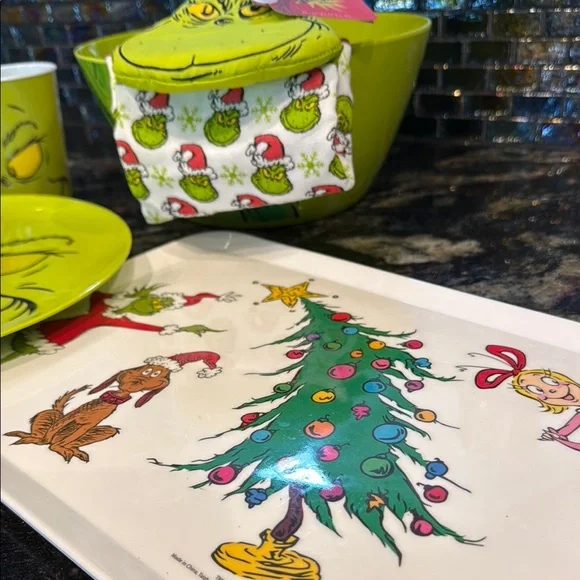 Grinch Themed Serving Set - Picture 4 of 5